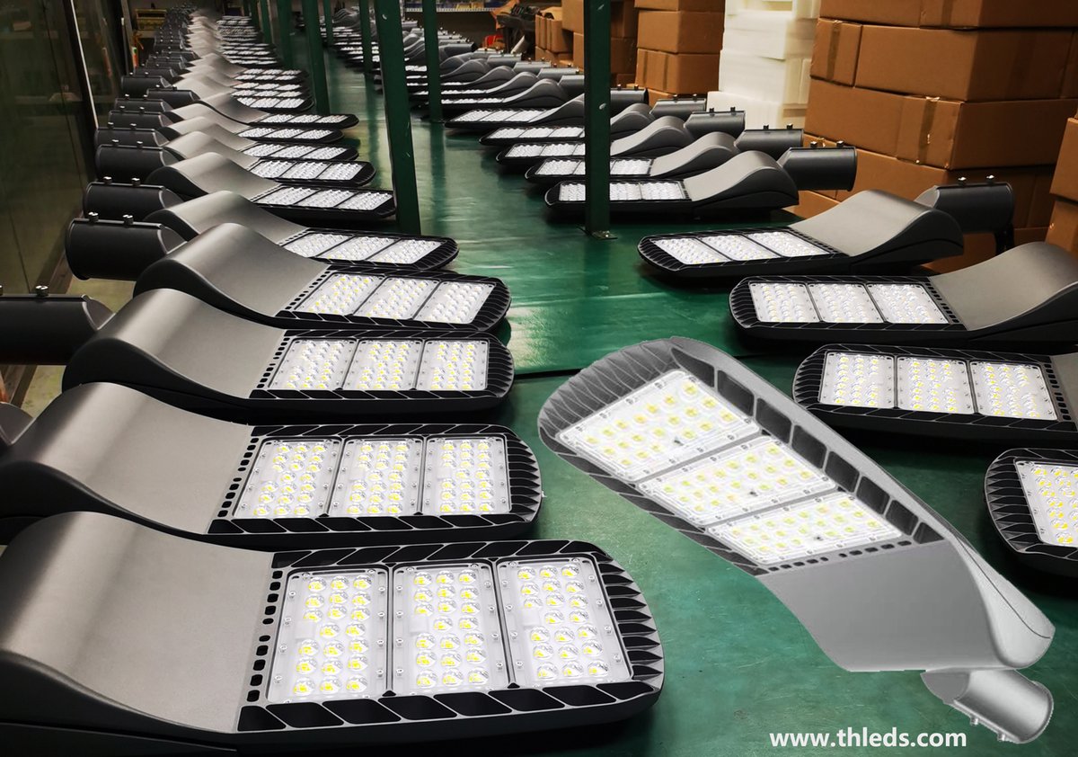 outdoor led street light 

IP66 
Die-casting Aluminium Housing
Mean Well,MOSO,DONE,Philips Driver
5 Years warranty,
thleds.com/product/showpr…
#ledlighting #streetlighting #LEDlights #highway #roadway #AreaLights #thecosky #outdoorstreetlight #highwaylight #roadwaylights