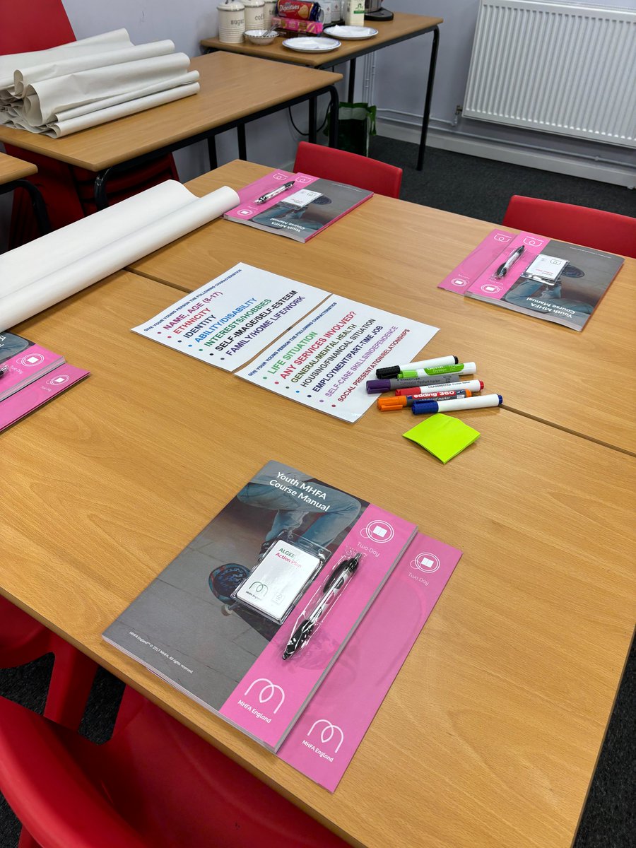 All set up and ready to go @StRRCCollege for Youth #MHFA Excited to meet another group of experienced colleagues @MHFAEngland @LBRUT @LEOacademies @SuttonCouncil @wandbc @PublicHealthEng @educationgovuk @CFSurrey @AdrianBethune @TeachLeadAAli @bctsa_training @TeacherToolkit