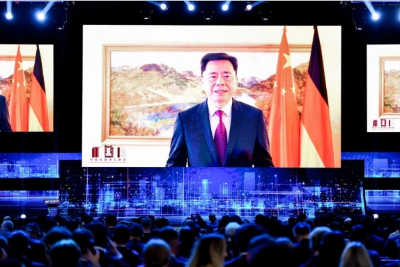 ChinaEmbGermany's tweet photo. Ambassador WU Ken delivered a welcome speech at opening ceremony of AHK Greater China #Xceleration Days 2023. The event is to promote cooperation between the economic circles of ๐จ๐ณ&๐ฉ๐ช and to facilitate the sustainable development of bilateral trade.
๐https://t.co/QQ7GaaB5GH https://t.co/SaDIs6qp4d