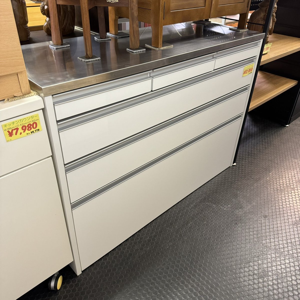 GP_shinmaruko's tweet image. 本日商品入荷情報 
Product arrival information

品名
kitchen counter
詳細
made 

配達もできます！
deliver OK!

#キッチンカウンター 
#キッチン家具 
#kitchencounter 
#キッチン収納 
#不用品買取 
#リサイクルショップ 
#新丸子 
#武蔵小杉