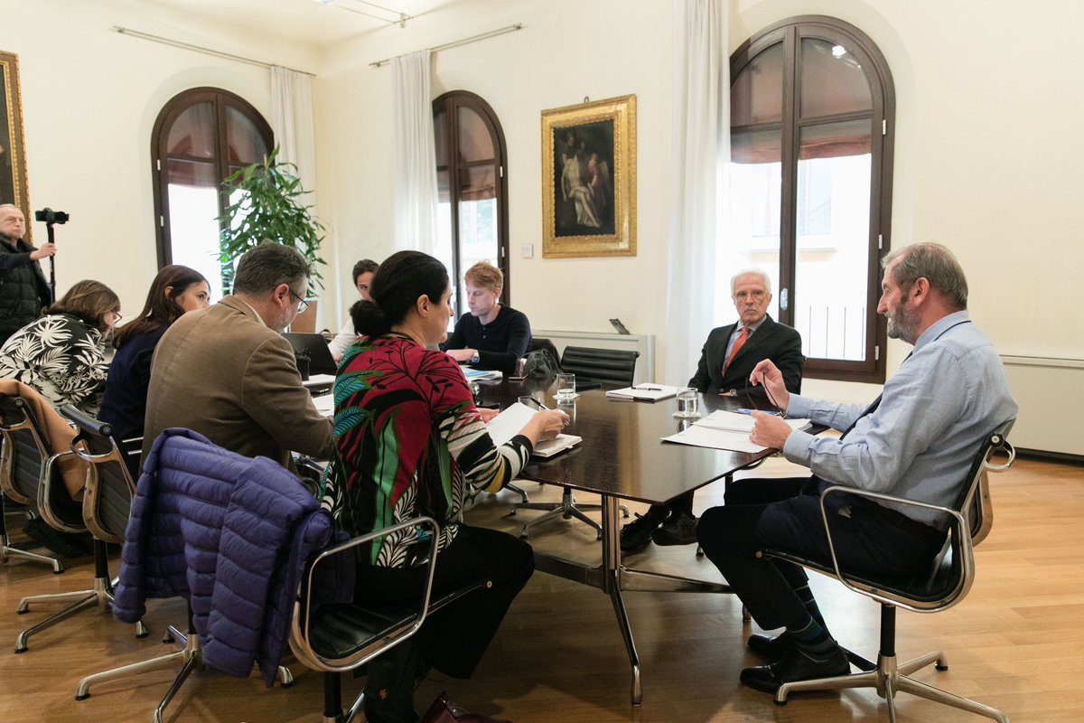 FondazioneMonte's tweet photo. 26 ottobre - Il Consiglio di Indirizzo della Fondazione del Monte di Bologna e Ravenna ha approvato all’unanimità il 𝗗𝗼𝗰𝘂𝗺𝗲𝗻𝘁𝗼 𝗣𝗿𝗼𝗴𝗿𝗮𝗺𝗺𝗮𝘁𝗶𝗰𝗼 𝗣𝗿𝗲𝘃𝗶𝘀𝗶𝗼𝗻𝗮𝗹𝗲 𝟮𝟬𝟮𝟰. Il Presidente Pierluigi Stefanini lo ha presentato in conferenza stampa. https://t.co/6Ou5qBwVzC