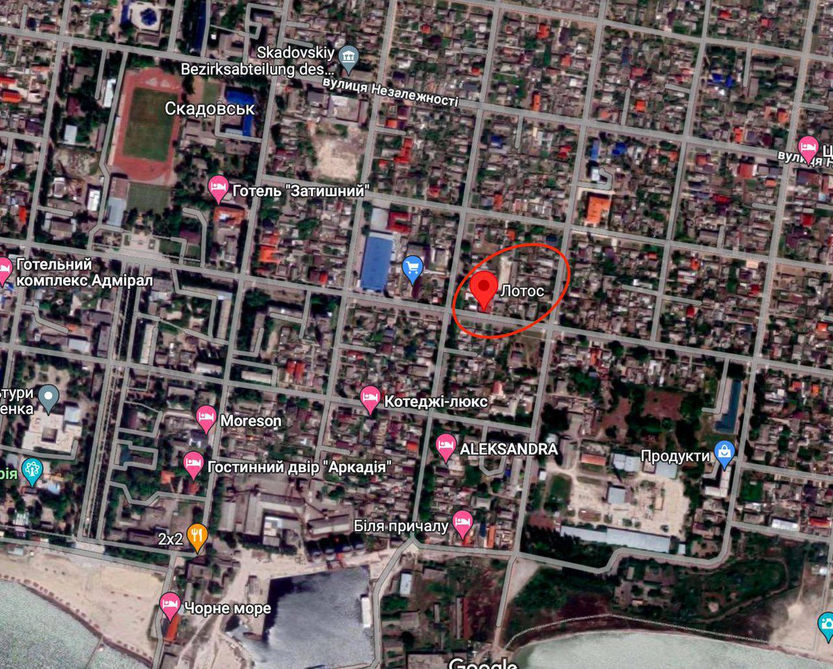 EuromaidanPR's tweet image. There is confirmation that UA fire hit russian forces base "Lotos" in occupied Skadovsk- adviser to the mayor of Mariupol Petro Andryushchenko informs.
#counteroffensive 🇺🇦