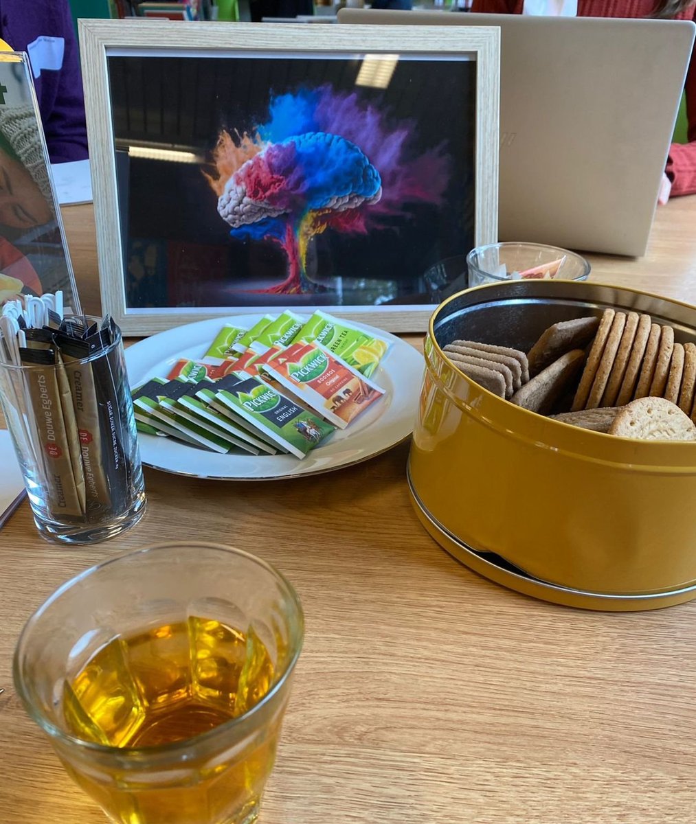 In <a href="/UniUtrechtPE/">Public Engagement</a>'s initiative 'Even over Morgen' researchers have conversations with visitors <a href="/Bibliotheek030/">Bibliotheek Utrecht</a> to exchange ideas and perspectives. I had the pleasure to talk about the brain, (effects of) injury, but also about our brain's flexibility to adapt to new circumstances.