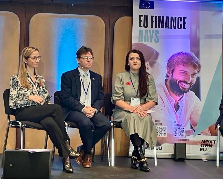 ZEK_Praha's tweet photo. V Praze probíhají #EUFinanceDays, kterých se účastní náš ekonomický poradce Josef Schwarz:
„EU finančně pomáhá 🇨🇿 firmám, jak proměnit nápad v inovace, které jsou úspěšné i za hranicemi. Jde třeba o oblast umělé inteligence nebo modernizaci energetické a dopravní infrastruktury.“ https://t.co/fSgbl05YrS