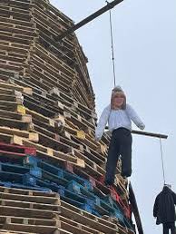 WeeDogWalker's tweet image. @bbcradioulster #BBCGMU Perhaps these are the gate marches Sue Ellen was talking about, spot Nolan’s mate he pays to appear on show a a consultant!