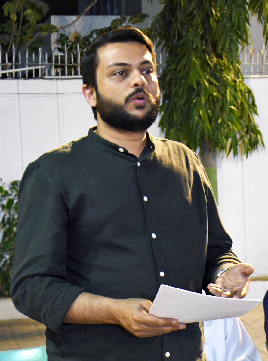 allaboutmqm's tweet photo. ڈپٹی کبوینئیر ایم کیو ایم پاکستان انیس قائمخانی کی اراکین رابطہ کمیٹی کے ہمراہ ،سوسائٹی ریذیڈنس کمیٹی اور گلشن ریذیڈنس کمیٹی کے معززین سے پاکستان ہاؤس میں ملاقات ۔

ریذیڈنس کمیٹیز کے فوکل پرسنز کے ناموں کا اعلان کیا اور عوامی رابطے تیز کرنے کی ہدایت بھی دی @MQMPKOfficial https://t.co/FArE4trLY6