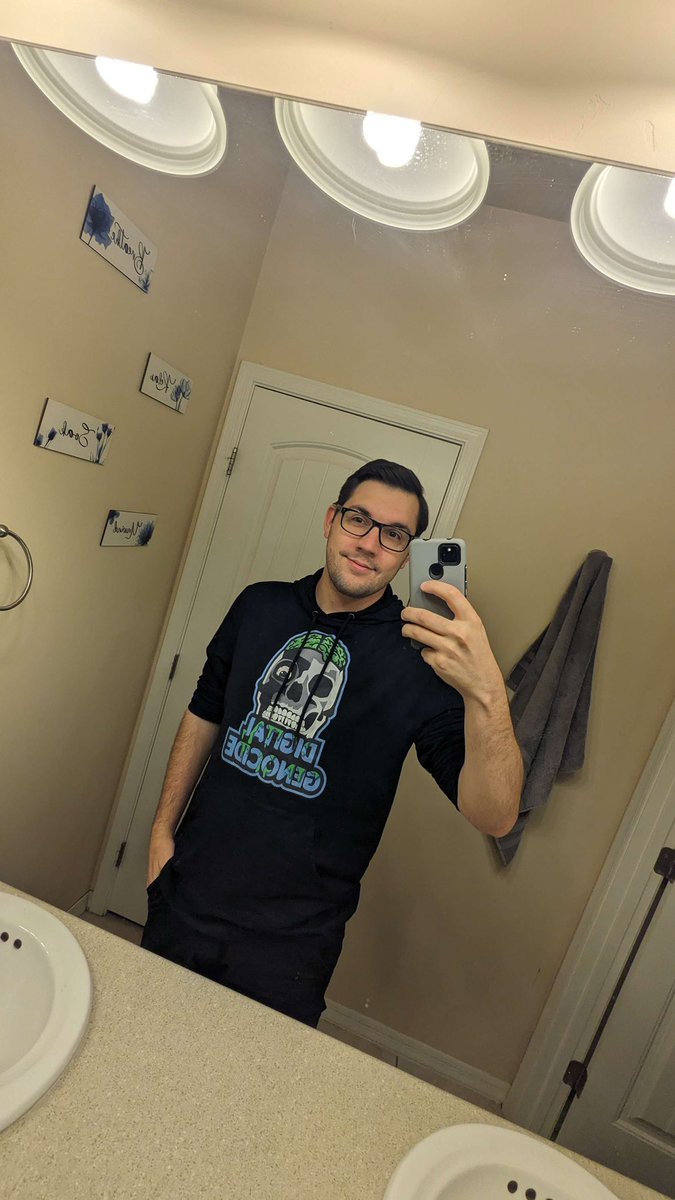 Digital_GenX's tweet photo. ImZills in his DG Hoodie

#dg #dg4l #gaming #merch #represent https://t.co/9UcTtk6Whw