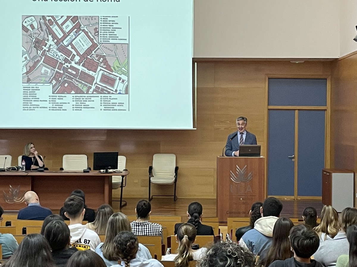 Conferencia "Los espacios de privacidad y el origen de su protección jurídica" impartida por el Catedrático de Dº Romano, Bernardo Periñán Gómez de la <a href="/pablodeolavide/">Pablo de Olavide</a> dentro del Seminario del Departamento de Derecho Privado y dirigido por la prof. <a href="/amalia_garr/">Amalia Blandino Garr</a>