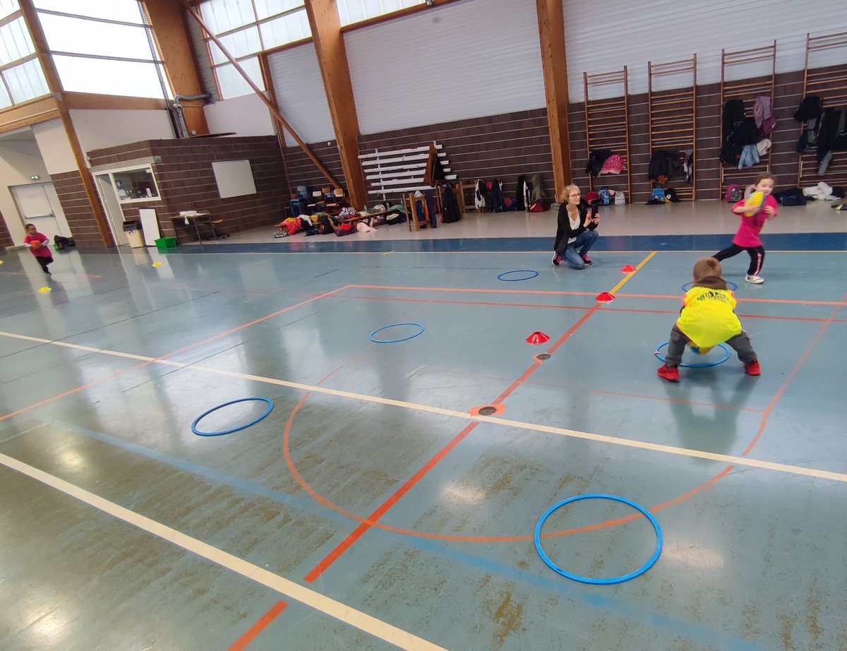 Usep50's tweet photo. Hier après-midi, les élèves usépiens du secteur de Saint-Lô ont pu découvrir quelques jeux collectifs. 67 enfants de GS / CP / CE1 ont pu profiter de cette belle animation à l'abri de la pluie. 
@Sportscolaire50 
@UsepNormandie 
@Ligue_Normandie 
@dsden50 https://t.co/qyin1SS6y7