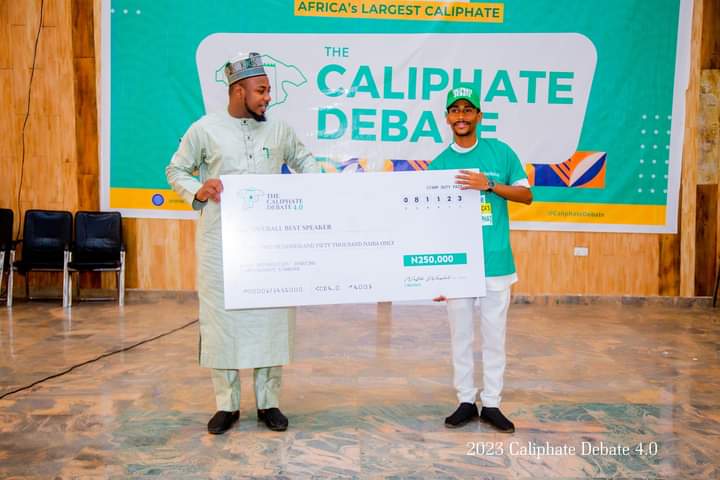 This is truly genius!

This guy represented the CONS Sokoto as an iron man performing the role of 2 people. He participated in a Prequalification, scaled through the qualifiers and emerged as the overall best speaker of #caliphatedebate4.0 winning a whooping sum of N250k

1/3