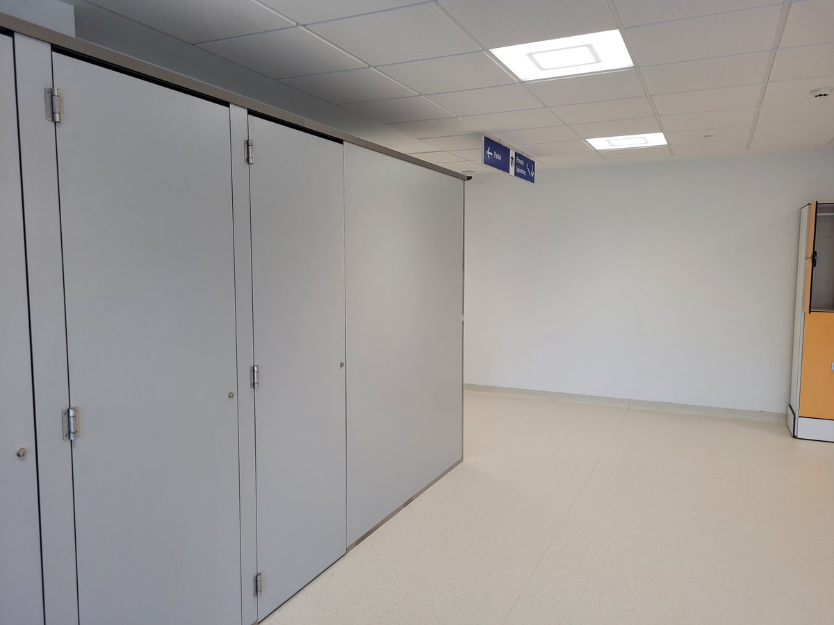 Instalaciones32's tweet photo. Ejecutados los trabajos de vestaurios a medida con material fenólico en #Polideportivo de #Urduliz. De esta forma se aprovecha un zona diáfana para aportar más espacio para los usuarios de la instalación.

#instalaciones360 #fenolico #equipamiento https://t.co/39UhhQeT7N