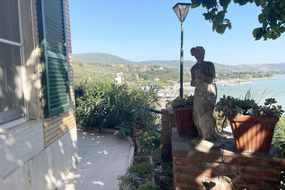 ApolloniInfo's tweet photo. La Casa romantica a Passignano sul Trasimeno, Perugia – Umbria • PAS2805

🔗 Scopri l'immobile: https://t.co/uPgiZsShYD https://t.co/CrLMNdHyPB