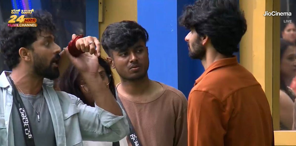 UnmasKKhangrace's tweet image. ಎಲ್ರೂ ಸ್ನೇಹಿತ್ ದೇ ತಪ್ಪು ಅನ್ನೋ ತಾರಾ ಮಾತಾಡ್ತಿದ್ದೀರ 
ಸ್ಟಾರ್ಟ್ ಮಾಡಿ ಯಾರು? ಪಕ್ಕದ್ಮನೆ ಸರೋಜಮ್ಮನಾ? 

ಗಂಧದ ಗುಡಿ ತಂಡ ಅವ್ರು ಸ್ಟಾರ್ಟ್ ಮಾಡಿದಕ್ಕೆ, ಅವ್ರು ಶುರು ಹಂಚಿಕೊಂಡಿದ್ದು. ತಲೆ ಇಲ್ದೇ ಮಾತಾಡ್ತೇವೆ ಬಡ್ಡೆತವು.
#vinay #vinaygowda #snehit #namrata #tanisha #sangeetha #biggboss #kannada
#BBK10