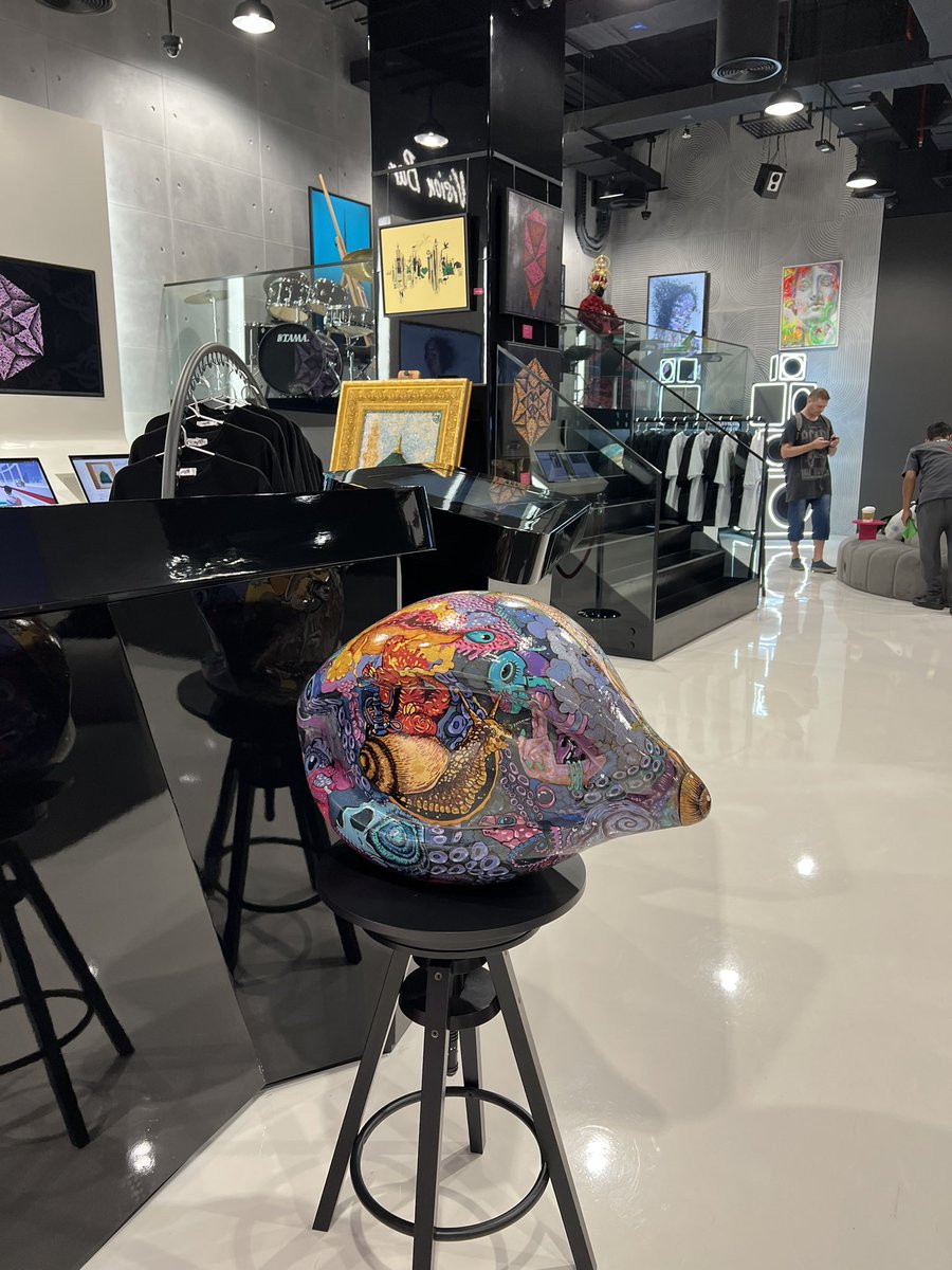 Was happy in my Dubai vacation)
It was interesting to see first figital NFt store in the world based in Dubai mall.
#nftart #dubai