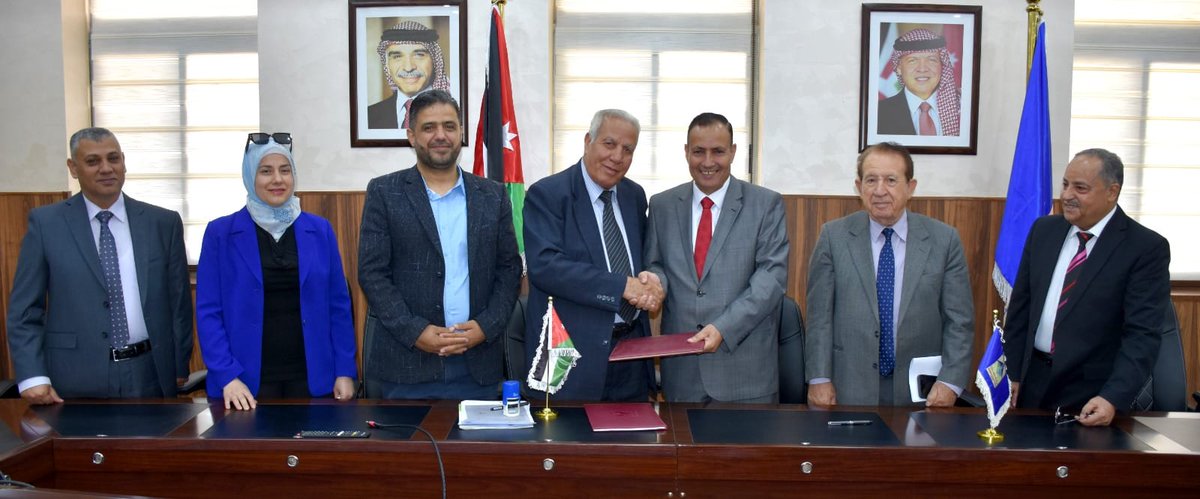 ArabCgt's tweet photo. توطين مجلة المجلس العربي للبحوث والدراسات في جامعة جدارا
وقعت في جامعة جدارا اليوم الثلاثاء 7/11/2023، مذكرة تفاهم  مشترك بين جامعة جدارا والمجلس العربي للموهوبين والمتفوقين، تضمنت الإتفاق على توطين مجلة المجلس العربي للبحوث والدراسات https://t.co/bcBuSpdMbA