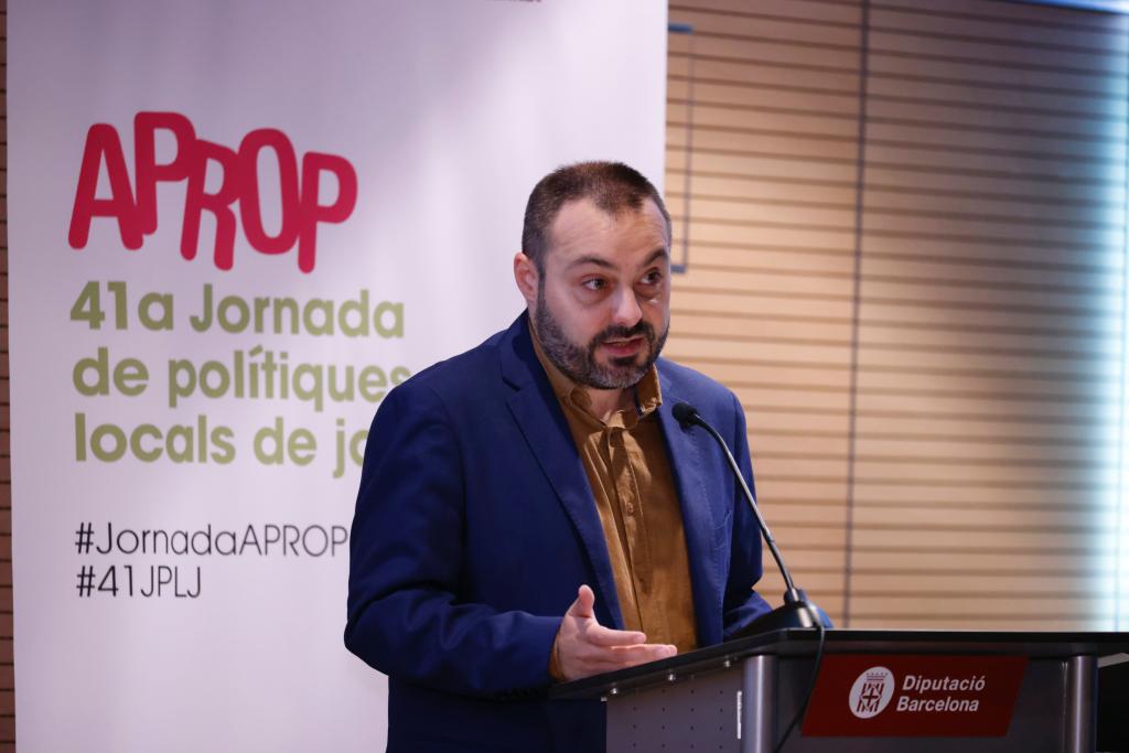 joventutdiba's tweet photo. El diputat #JoventutDiba @dibacat @JaviSilvaP
🗣️“El concepte de PLJ implica un compromís profund per part de les nostres comunitats i governs locals per garantir que el #jovent tingui accés a oportunitats i recursos que els permetin créixer i prosperar”.

#APROP23 #41JPLJ https://t.co/shC98JdPqC