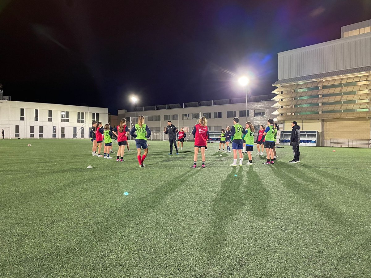 @tafafutbolsala 💪 La selección navarra #sub15 sigue preparando el Campeonato de España cuya primera fase disputarán en 5 semanas: 🆚 @RFFM_oficial y @asturfutbol 🗓️ 14-17 diciembre 🏟️ Madrid