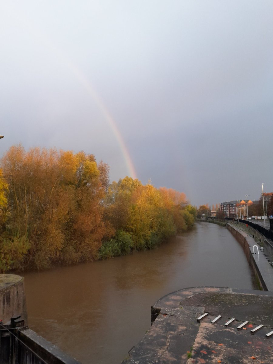 @CRTWalesandSW More rain due but levels are dropping on the #Riversevern here at #Gloucester Lock, and even managed to catch the #rainbow this morning, have a glorious #Thursday.  #saveourcanals