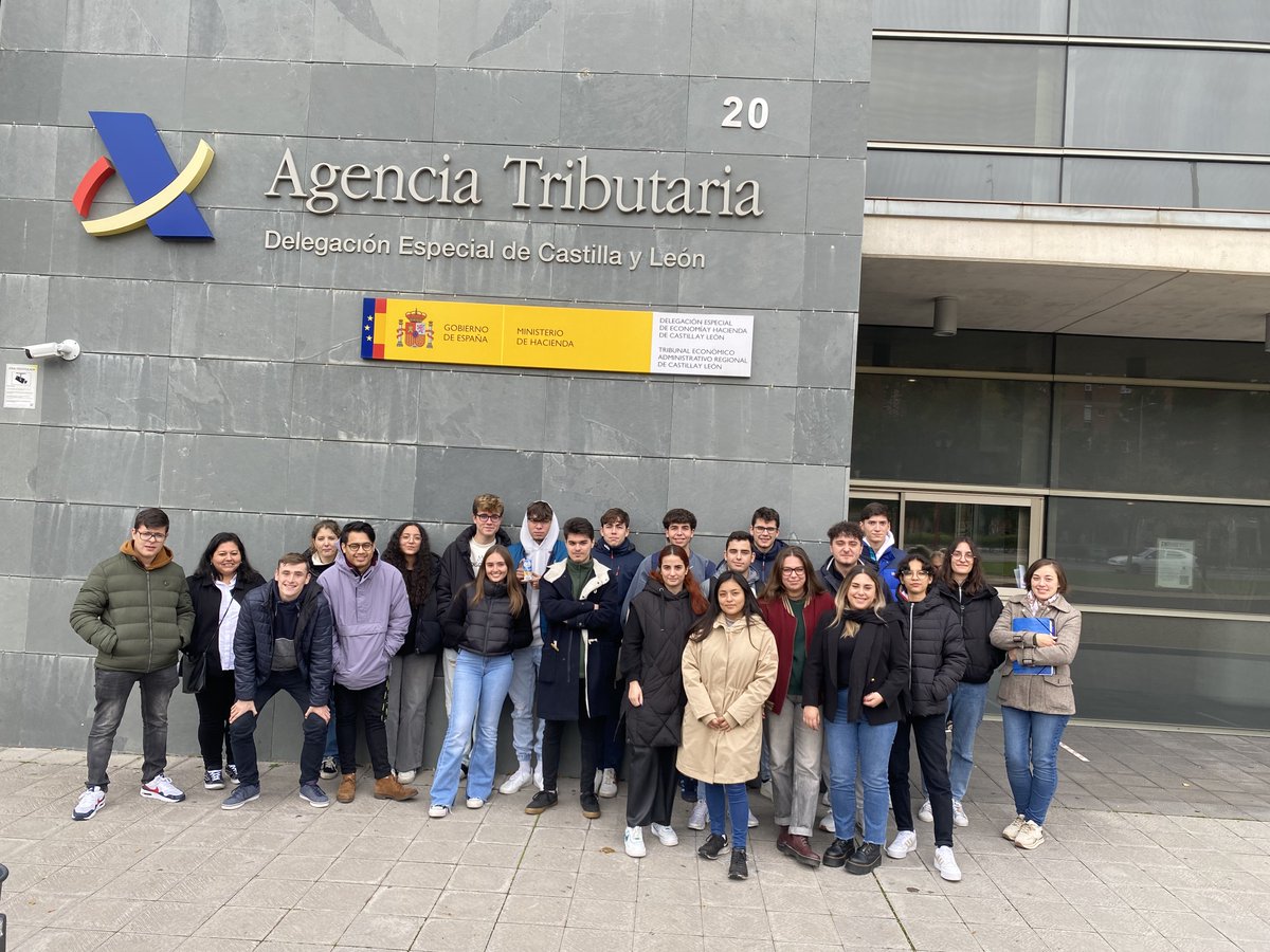 Ayer, nuestros alumnos de #Administración y #Finanzas visitaron la Agencia Tributaria 📈 y les explicaron su funcionamiento, además de descubrir cómo se gestionan nuestros impuestos💵. ¡Muy interesante!

#fp #Admin #AEAT #RioDuero