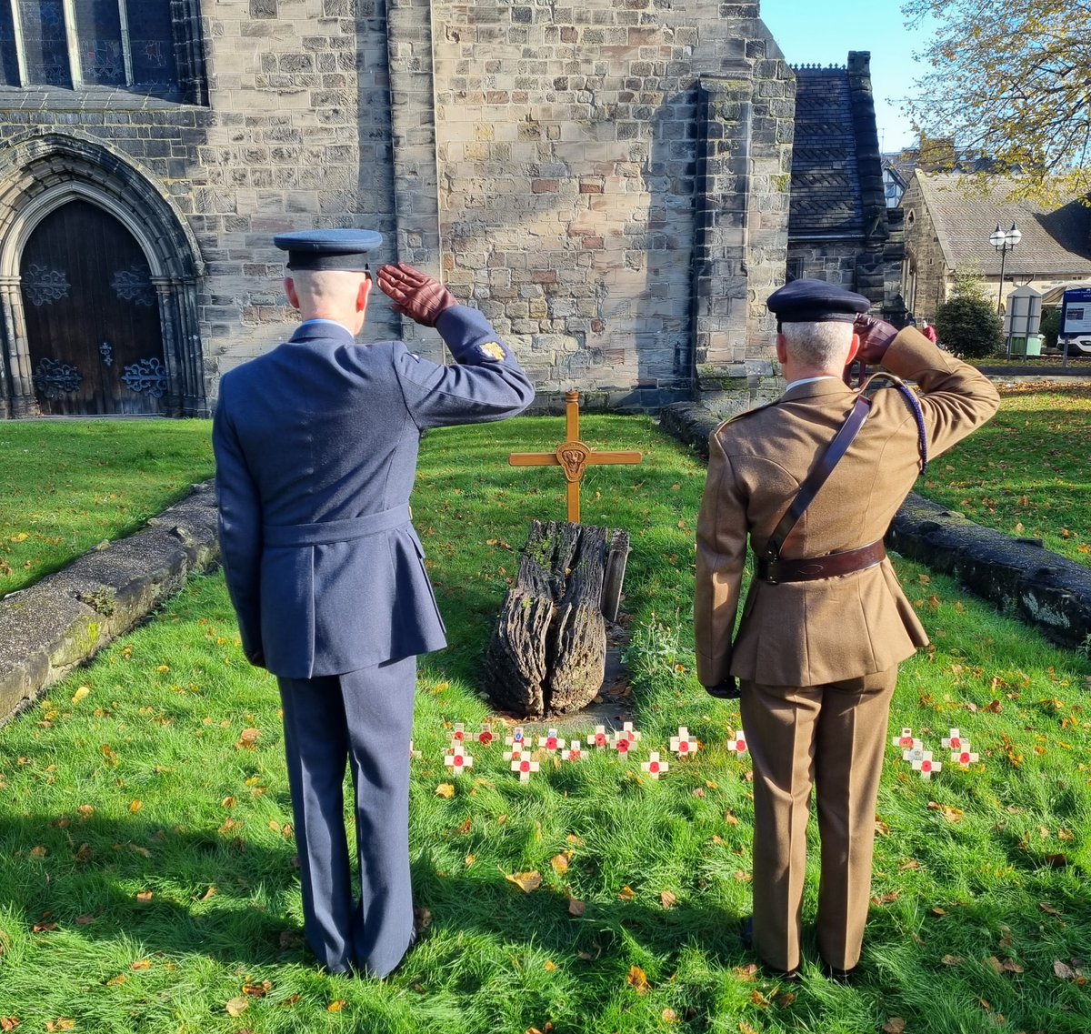 On Monday 6th Nov 23, WO Wynn of TSW and Maj Miller of 22 Sigs Unit represented MOD Stafford in a Remembrance Cross Laying Ceremony at St Mary’s Church in Stafford. #WeWillRememberThem @RAFSC_TSWAssn @22SigRegt @ComdJHC