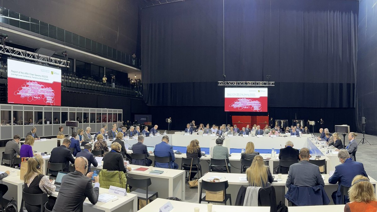delcomval_UE's tweet photo. Esta mañana acompañamos a la delegación de la #ComunitatValenciana en la reunión anual de la Alianza de las Regiones de la #Automoción que este año se celebra en #Pamplona
#corai #eucorai https://t.co/DmMkYHxCI3
