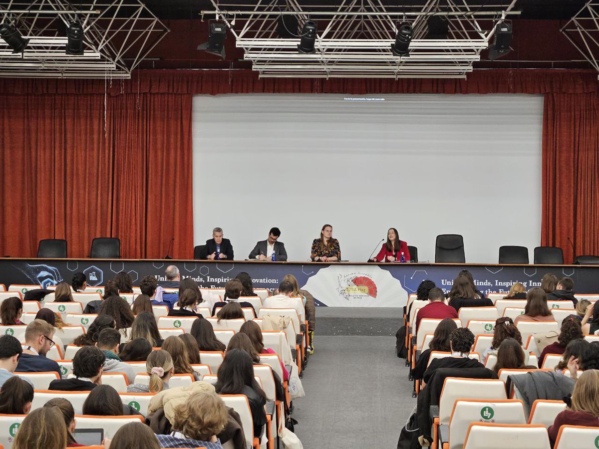 EPSA_Online's tweet photo. #EPSAAA23 🇪🇸 |
It is time for the panel discussion of the first Symposium session 💬
Congratulations to @Catharina_EPSA for leading this very interesting panel focusing on digital health! ✨ https://t.co/Y7VkO9mGb1