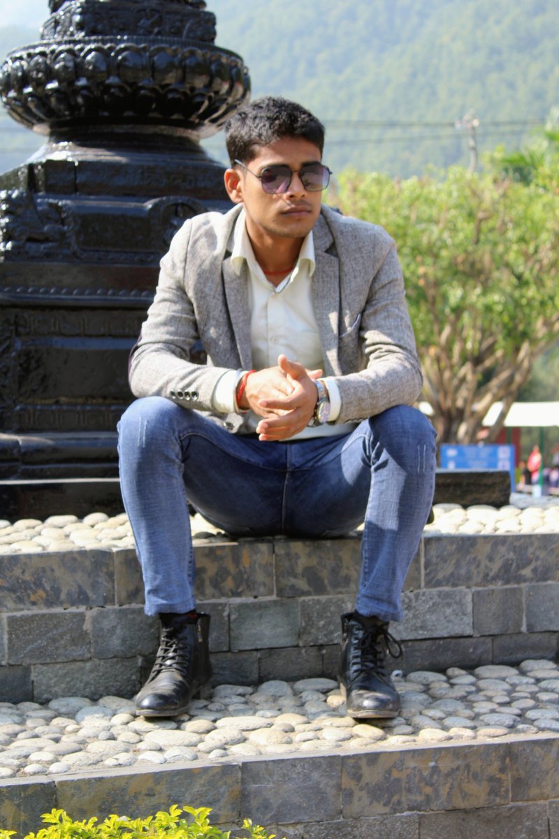 "चल जिन्दगी फिर एक दौड लगाता हु "
"तुने मजाक किया हे तो मे हाँसकर दिखाता हु ""😀🙏