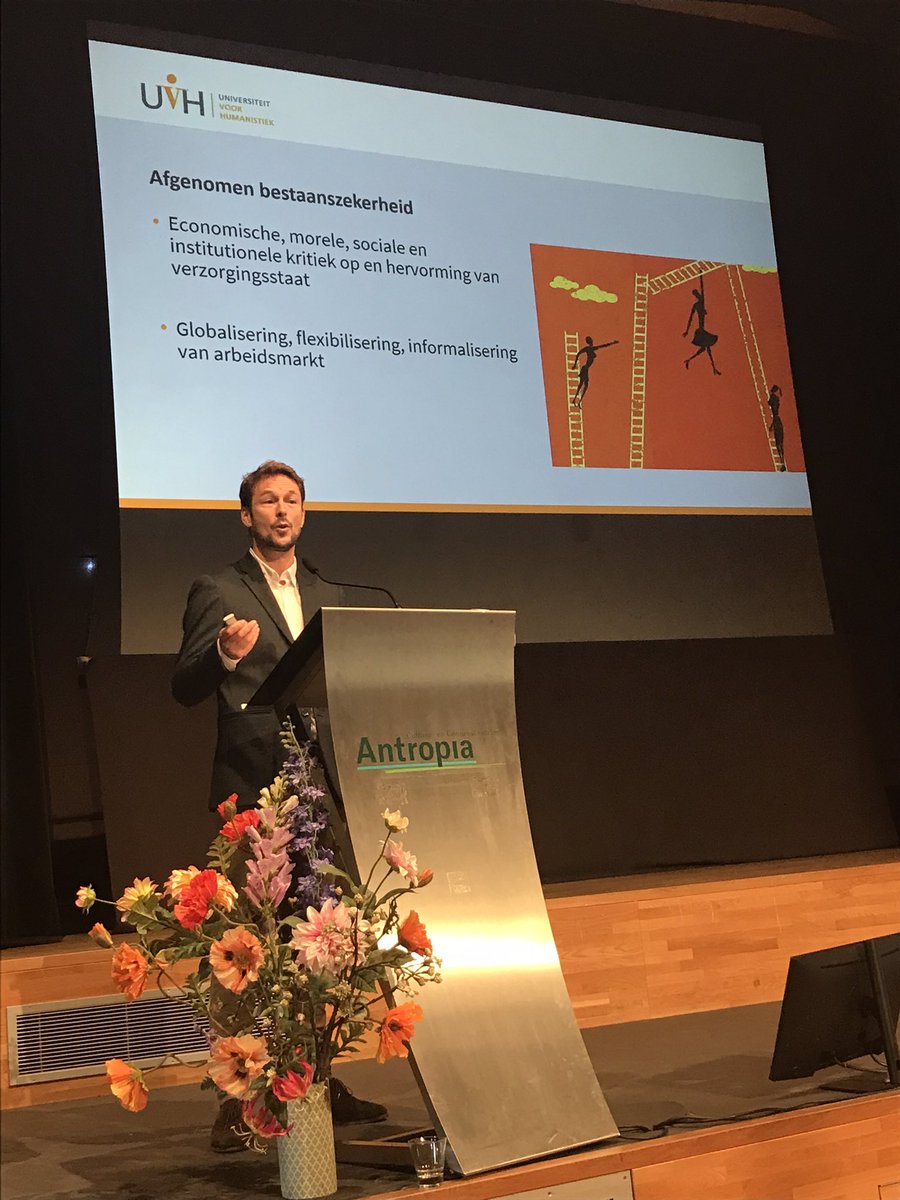 Hoogleraar Social Work @ThomasKampen op het BB Congres. Thomas heeft het over #Bestaanszekerheid vanuit zijn expertise. #sociaalwerkers #opbouwwerkers #wmoconsulenten 
#BBdebat
