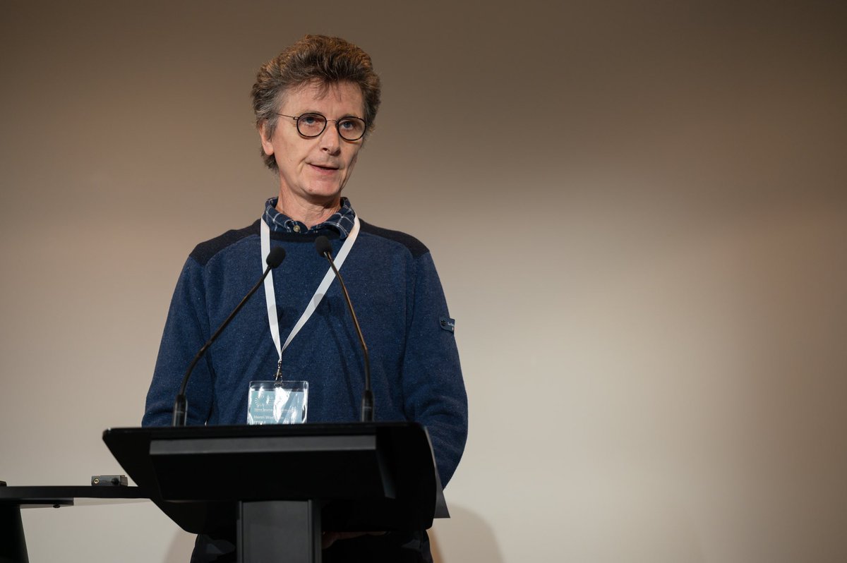 Introduction de cette journée par <a href="/ALouisMars/">Alexandra Louis</a> <a href="/GuillaumeVaiva/">Guillaume VAIVA</a> et Henri Wortham, sous l’œil de @DoMoisan, journaliste et autrice.
Si vous souhaitez nous rejoindre en visio ➡️  vimeo.com/event/3774268