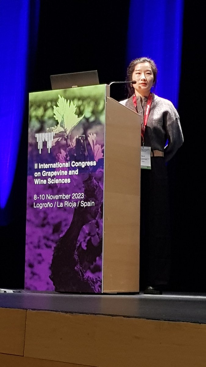 Xi Zhang, Ph-D <a href="/UMREGFV/">inrae_egfv</a> presenting her results on heat stress effects on grape berry metabolome during ICGWS conference in Logrono. Well done Xi ! <a href="/isvv_bordeaux/">ISVV - Institut des Sciences de la Vigne et du Vin</a> <a href="/icvv_rioja/">Instituto de Ciencias de la Vid y del Vino (ICVV)</a> <a href="/univbordeaux/">Université de Bordeaux</a> <a href="/INRAE_NA_BDX/">INRAE Nouvelle-Aquitaine Bordeaux</a>