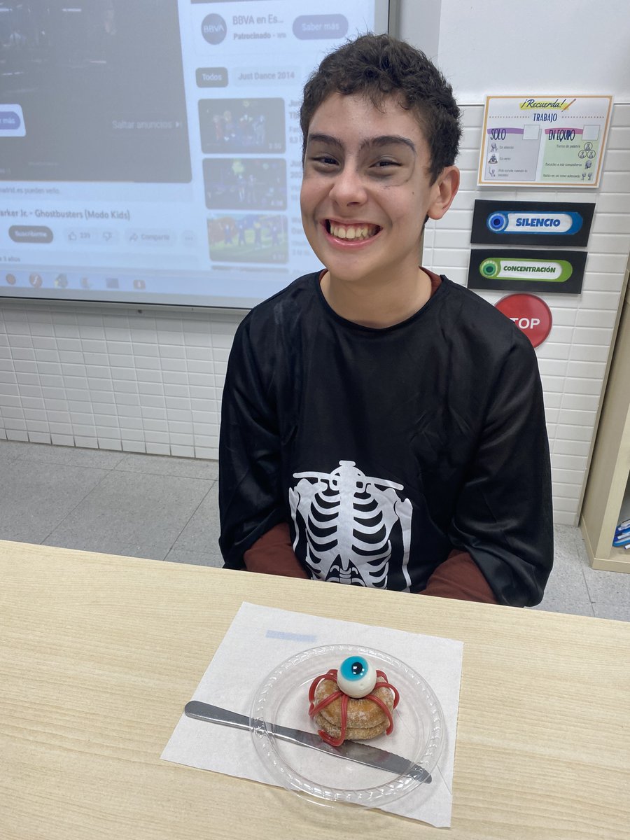 CCMiramadrid's tweet image. Un taller en el que aprendemos haciendo cocina creativa, transformando los alimentos en personajes de Halloween.
¡Podemos aprender divirtiéndonos y disfrutar con los compañeros degustando las recetas que hemos elaborado juntos!
#colegiomiramadrid #miramadrid #googlereference