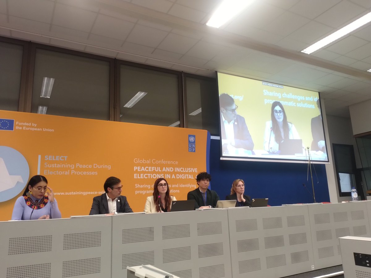 iKNOW_Politics's tweet photo. Belén Luna de @HateAid advierte sobre la complejidad en el tratamiento de la #violenciadigital hacia las #mujeresenpolítica. Esta forma viciosa y #sexualizada deja una marca difícil de definir y de remover.

Abordar este problema requiere atención cuidadosa y acciones concretas. https://t.co/aVtxnVlLRT