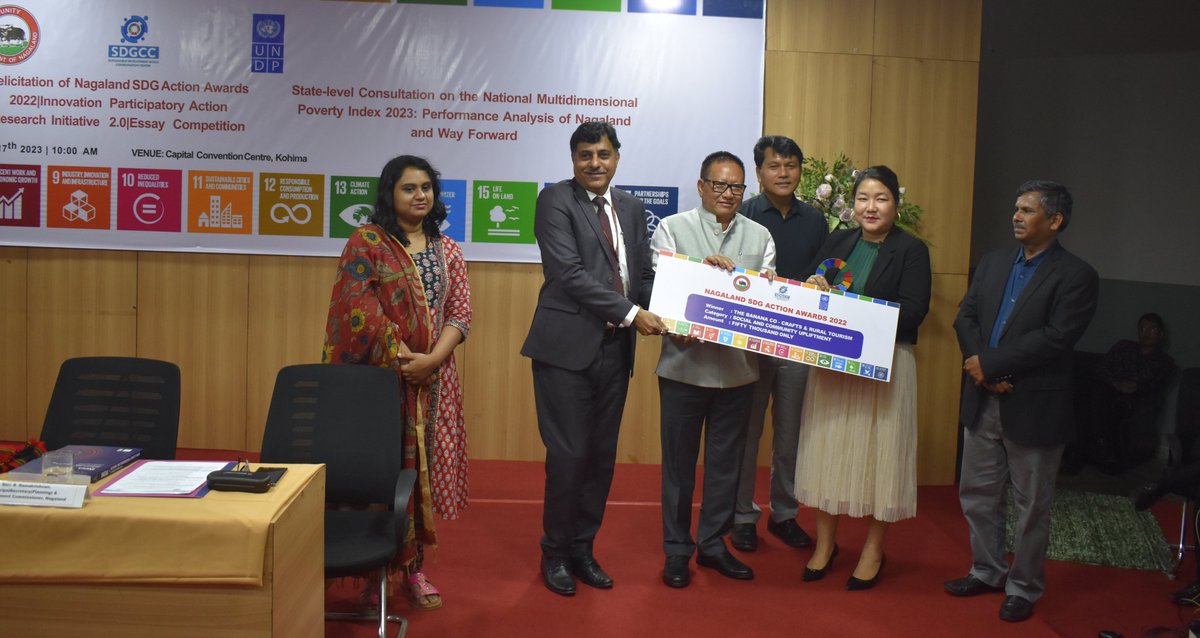 Hon’ble Deputy Chief Minister, Shri @TRZeliang  awarded the winners of the 'Nagaland SDG Action Awards 2022' in the presence of esteemed dignitaries from @NITIAayog @UNDP_India @MyGovNagaland 

#SDGChampions #NagalandForSDGs
 @dipr_nagaland @Nayanask