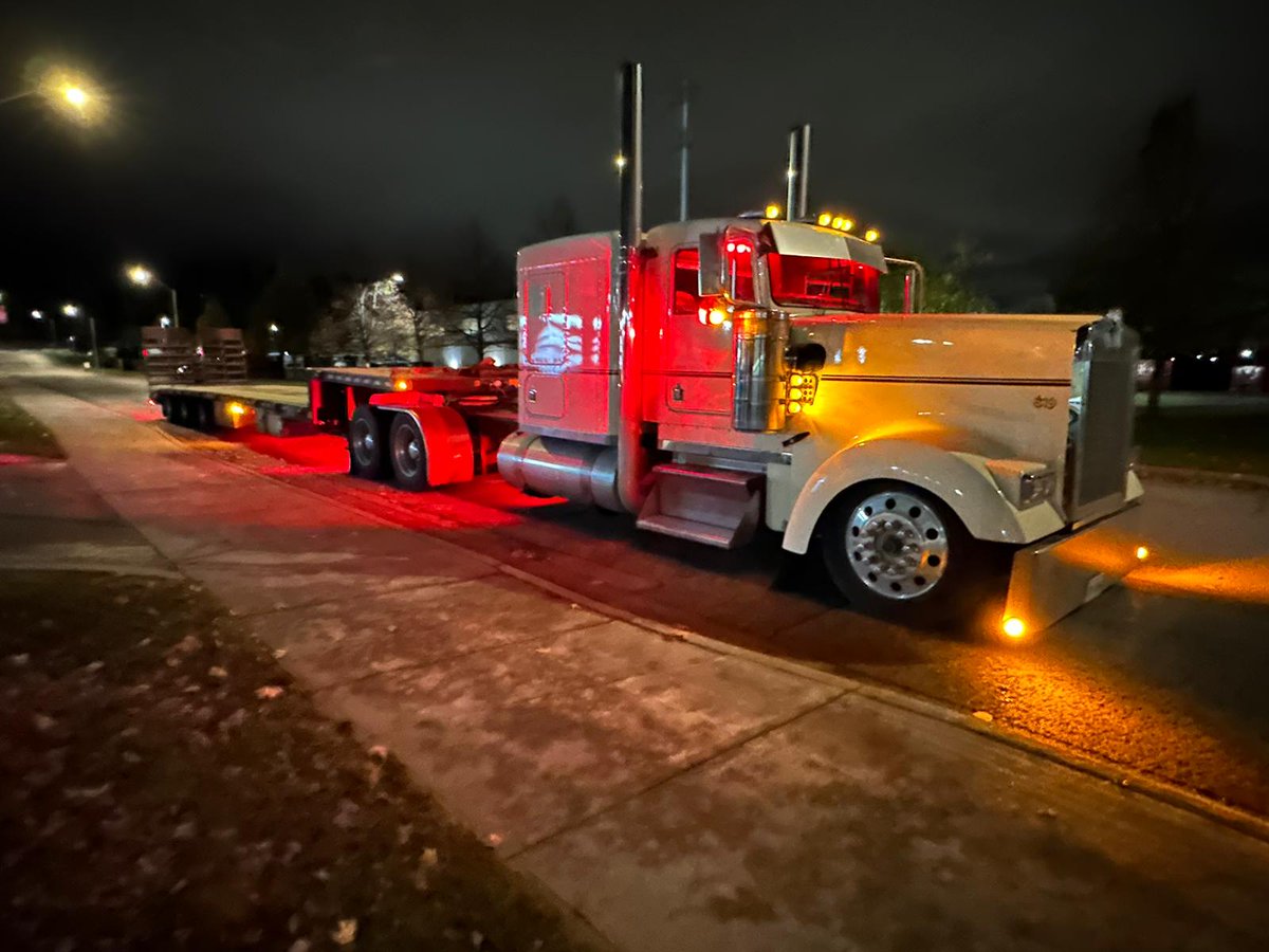 #truckappreciation

519-265-9740 | floatr.ca | ineedinfo@floatr.ca 

 #hotshottransport #Hotshottrucking #tractortrailer #stepdeck #guelphbusiness #Guelph #chickenlightsandchrome #pressedout #kenworth