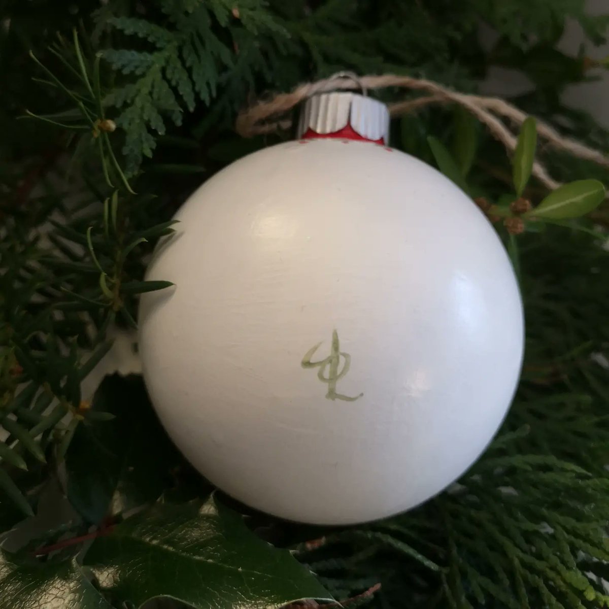 So this is what happened to my blank canvas:  little deer and chickadee hand-painted glass ornament.  What do you think?

#christmas #decoration #painting #art #illustration #deer #bird #handpainted