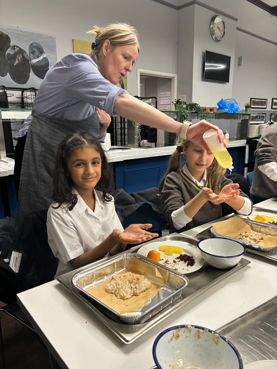 ElthamJuniors's tweet photo. Something tasty was cooking at Eltham College yesterday! Our young chefs made festive flatbreads. π©βπ³ππ
Do we think they made it home? Probably not!
#ElthamCollege #ElthamCooks #CookeryClub https://t.co/kEVtnzUQ4x