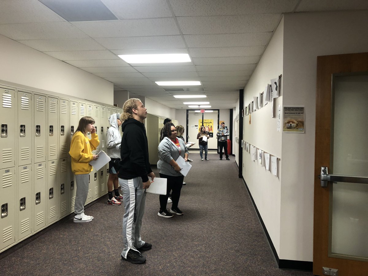 TheHanzels's tweet photo. 1st hour Psychology students 🧠🖋️ Rorshöck Gallery Walk 2️⃣0️⃣2️⃣3️⃣. #weare409 #TogetherWeRise #ahsphoenix https://t.co/d3VFAn86mB