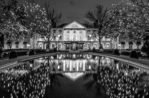 Williamsburg Inn at Christmas in Black and White purchase here:

pixels.com/featured/willi…

#williamsburg #williamsburgva #williamsburginn #historicwilliamsburg #williamsburgchristmas #williamsburgarchitecture #fedigiftshop #MastoArt #gifts #giftideas #interiordecor #AYearForArt