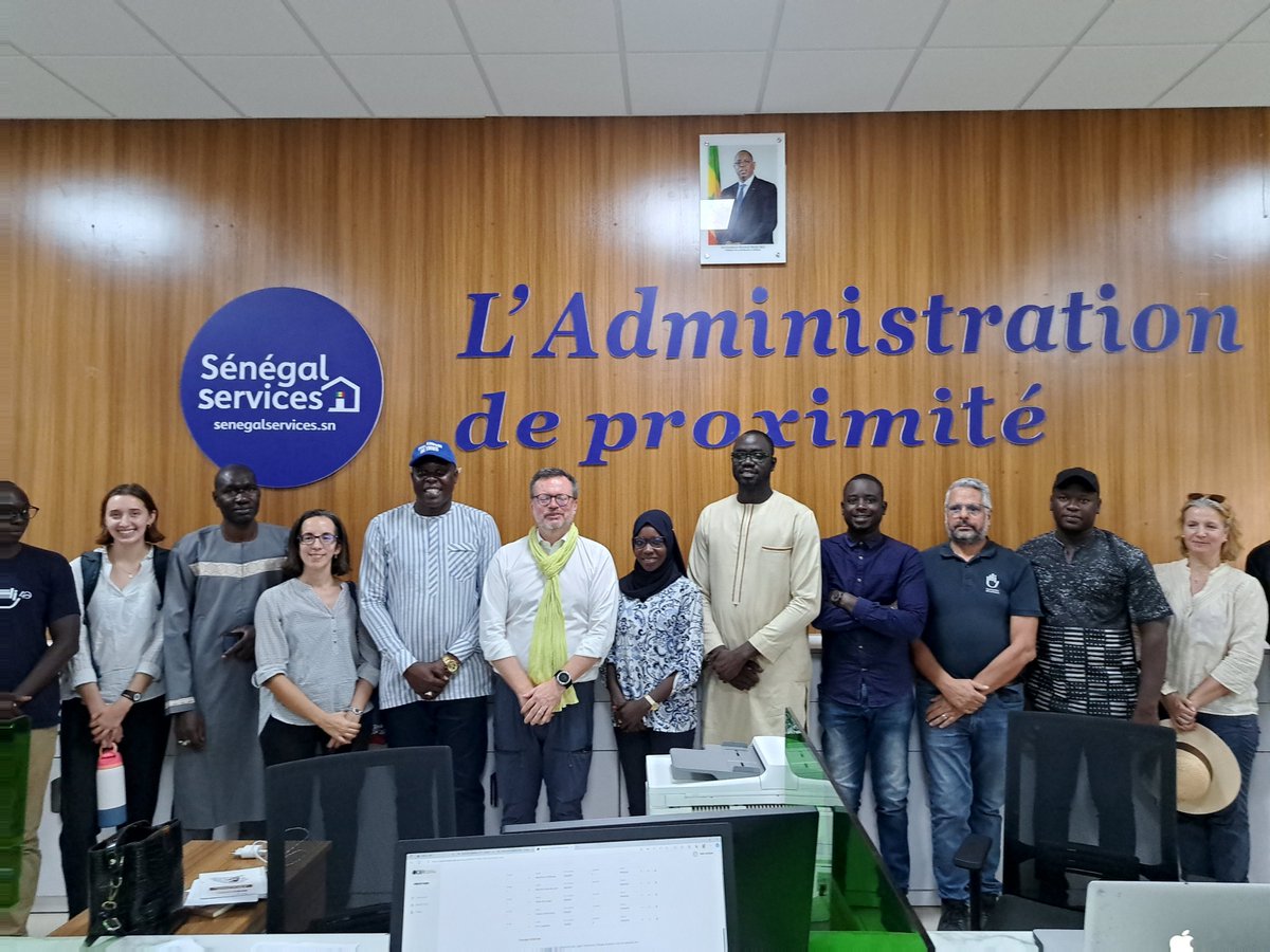 LUinDAKAR's tweet photo. 1/2 Top départ de la tournée des projets #CoopLU en zone Centre du Sénégal par l'Ambassadeur. Discussions captivantes avec nos partenaires #PADEM et @HI_Luxembourg. Visite au Lycée de Thiès, allié historique de notre coopération bilatérale @cooperation_lu #LuxAid https://t.co/J8jFtIP7yA