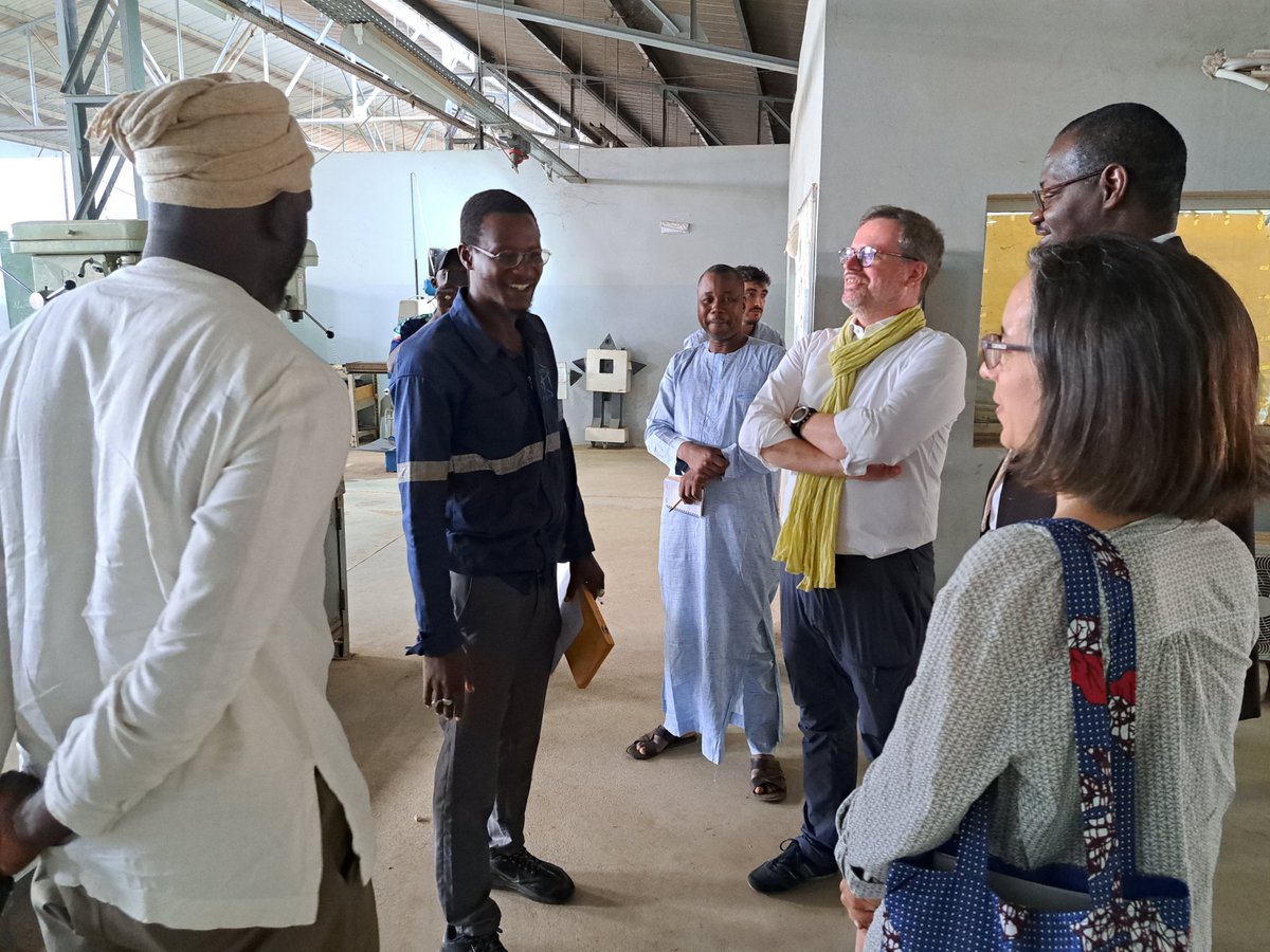 LUinDAKAR's tweet photo. 1/2 Top départ de la tournée des projets #CoopLU en zone Centre du Sénégal par l'Ambassadeur. Discussions captivantes avec nos partenaires #PADEM et @HI_Luxembourg. Visite au Lycée de Thiès, allié historique de notre coopération bilatérale @cooperation_lu #LuxAid https://t.co/J8jFtIP7yA