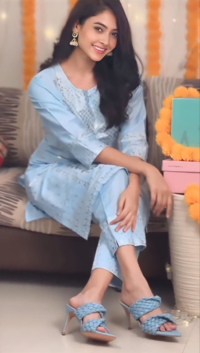 ayushig98332291's tweet photo. Yaar Yeh Kitni Pyaari Hai 🤌😙♥️🧿
#ShivangiKhedkar 
@KhedkarShivangi https://t.co/XPV3OcbCHD
