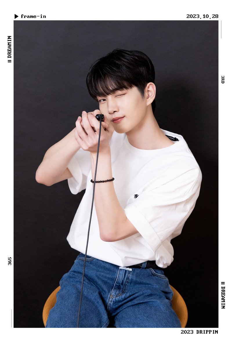 231028 DRIPPIN 3rd Debut Anniversary Family Photo

🔗naver.me/FZWWpGBJ

🐩 dreamins it's already our 3rd anniversary! thank you so much for everything, let's be together for a long time~

#주창욱 #드리핀 #CHANGUK #DRIPPIN