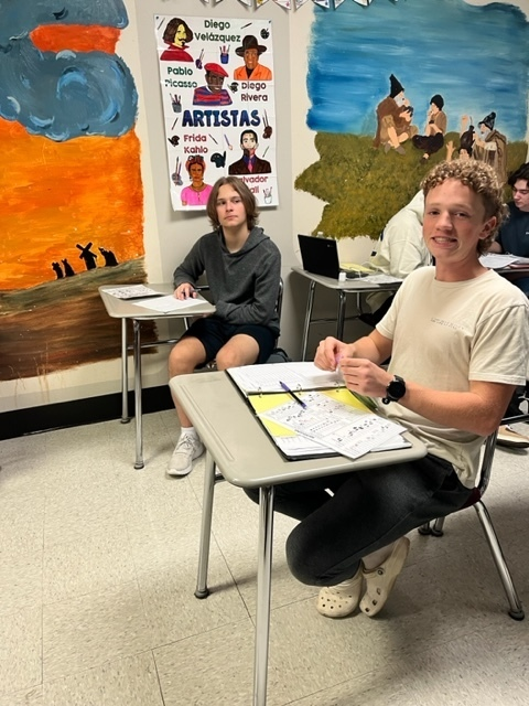 Searcyschools's tweet image. Spanish III students used conversation cards and chat mats to talk about their families. #gratefulforlearning