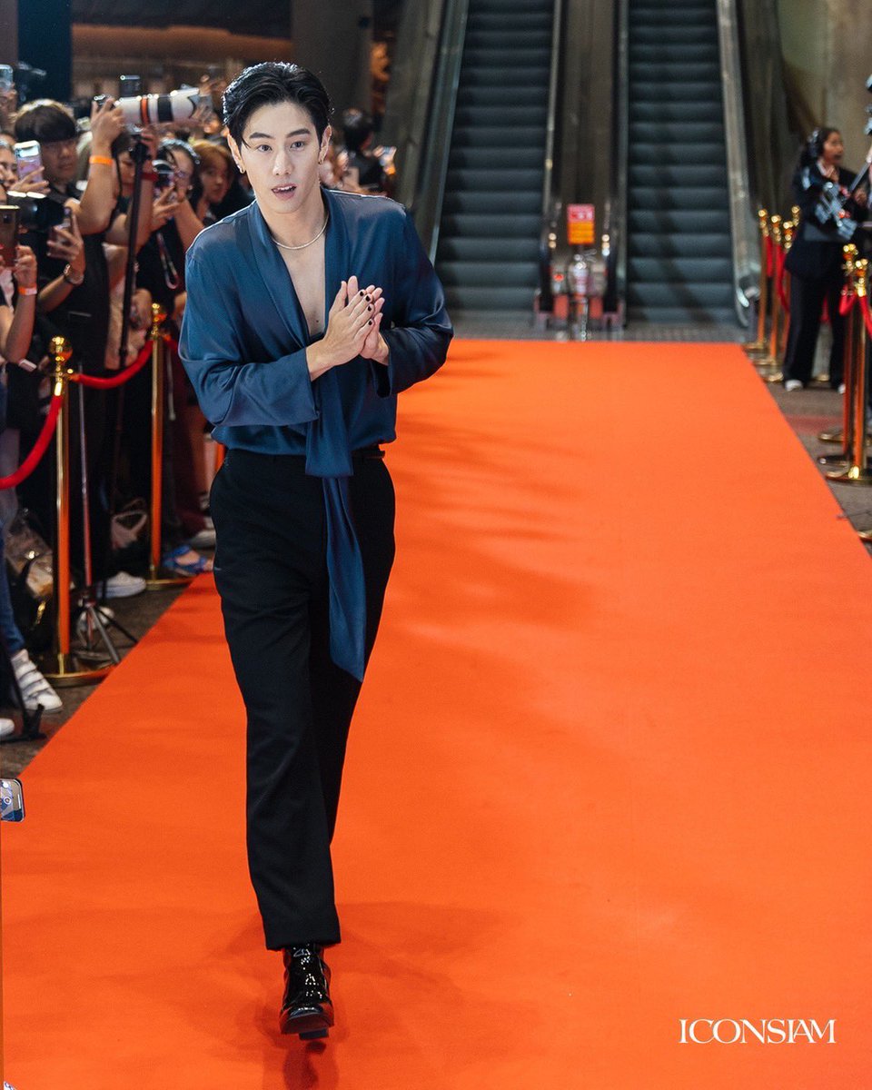 iconsiam's tweet photo. พี่จ๋าของทุกคน!
#MarkTuan เซอร์ไพรส์ใหญ่ที่ถือเป็นของขวัญชิ้นสำคัญจากไอคอนสยามปรากฏตัวแล้วในฐานะ Special Highlight World Famous Artist ร่วมเดินพรมแดง ในงาน ICONSIAM – The 5th Anniversary of The ICON Unrivaled
#ICONSIAM #TheICONUnrivaled #ICONSIAMThe5thAnniversary #5thICONSIAM https://t.co/rXTLKF4zqi