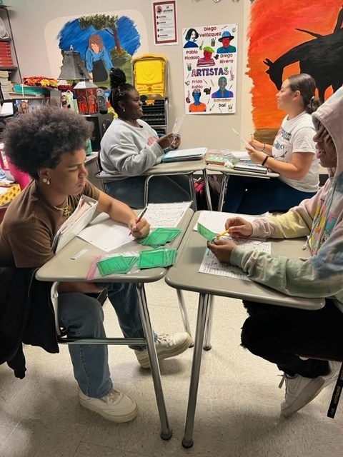 Searcyschools's tweet image. Spanish III students used conversation cards and chat mats to talk about their families. #gratefulforlearning