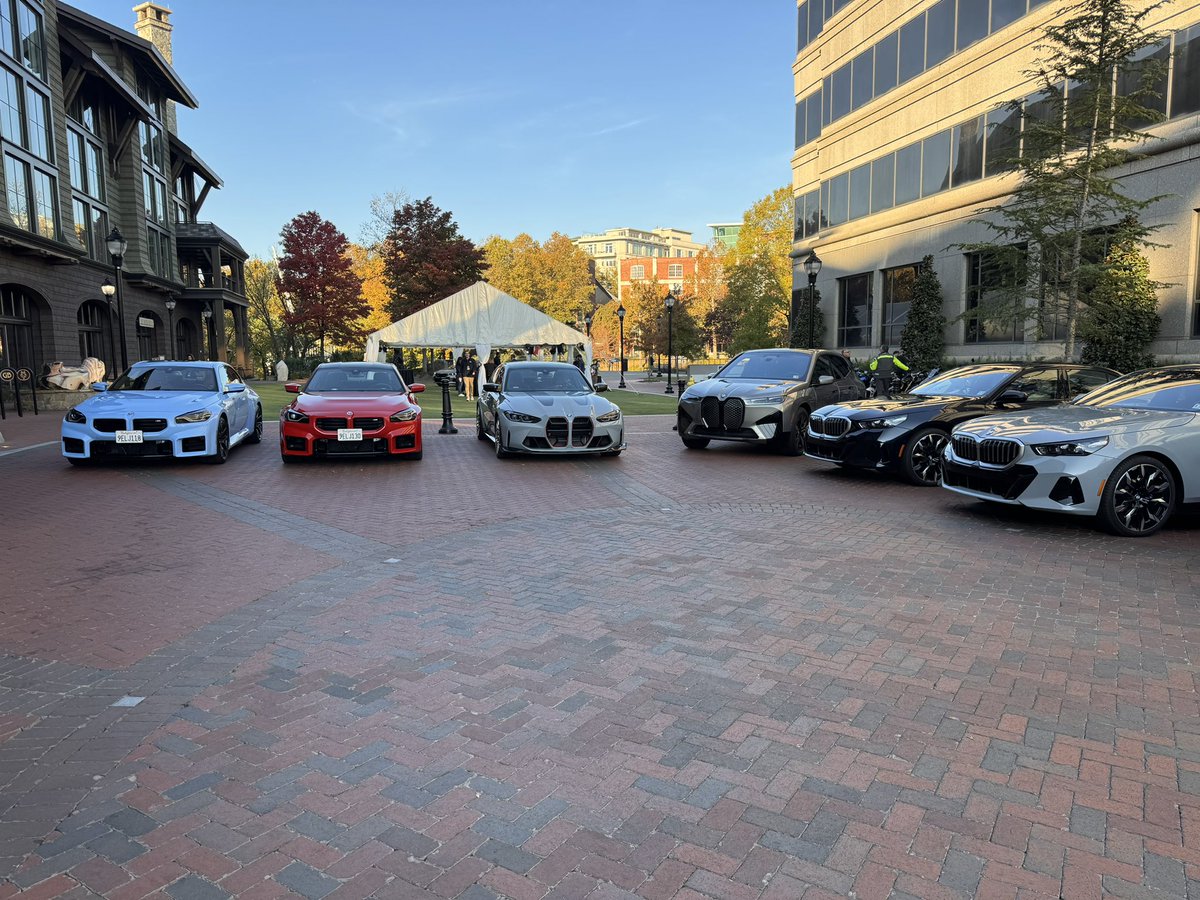 gabosalazar21's tweet image. Un día más en el paraíso 🤩 esto es BMW #TestFest y es un día al año en el que puedes manejar TODO de @BMWMex y sus 4 marcas. ¿Con qué auto empezamos?