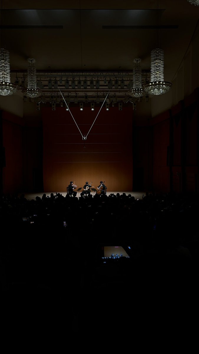 23年11月9日(木)

#五十嵐紅トリオ
1周年記念公演

【横浜】みなとみらい小ホール(完売御礼)

1周年。とみー広田くん、いつもありがとう！門田さんも素敵な編曲をありがとうございます。

これからもよろしくお願いします。

#五十嵐紅
#倉冨亮太
#広田勇樹
#門田和峻