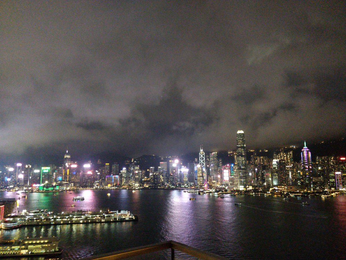 wrongchan's tweet image. 秋の夜景
この10年間、数えきれないほど香港と東京を往復してきた
#UO10withU