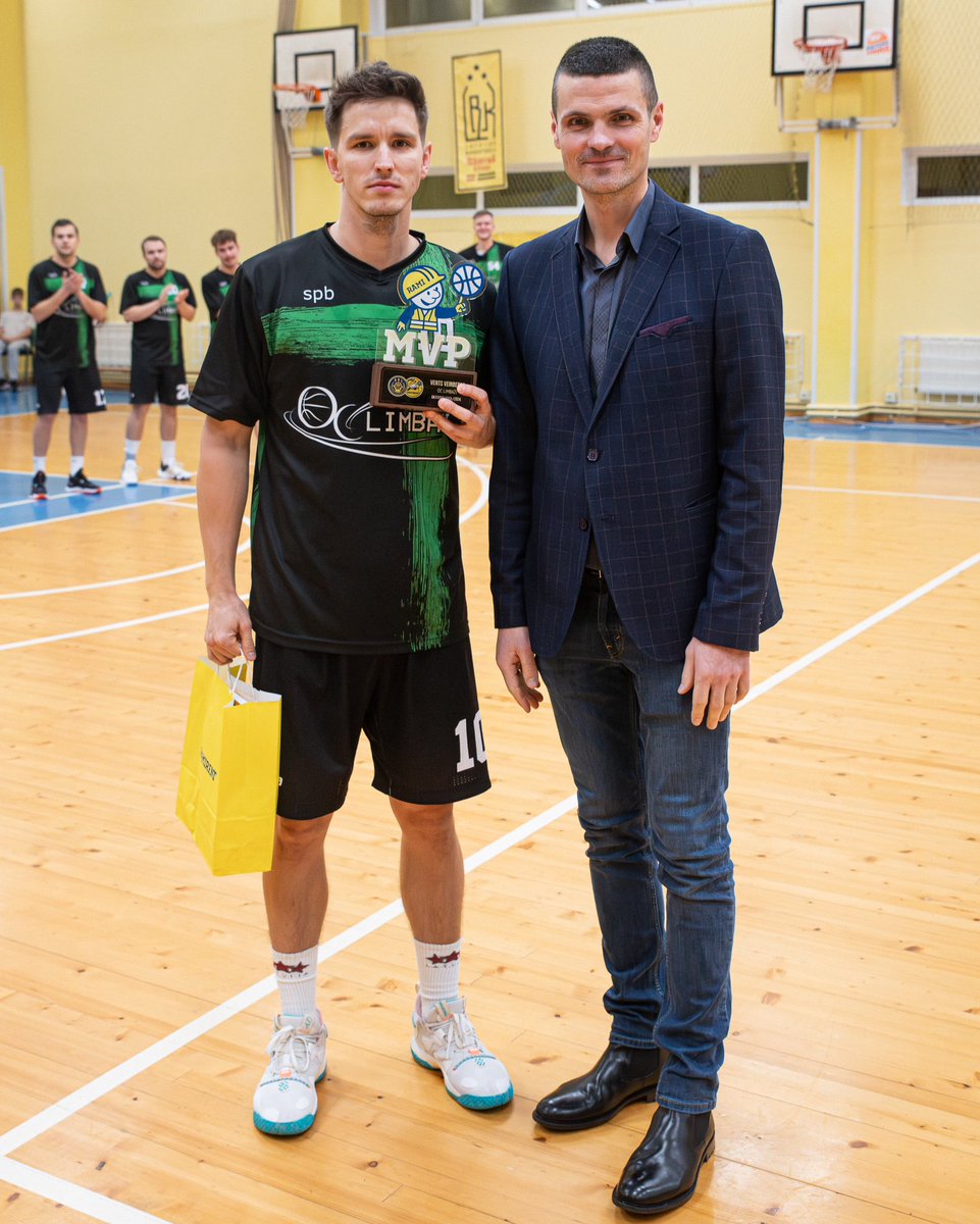 Vakar ciemojāmies pie OC Limbaži oktobra mēneša vērtīgākā spēlētāja <a href="/ventsveinbergs/">Vents Veinbergs</a> !🏆
"Bija dzīves posms, kad mans mērķis bija kļūt par profesionālu basketbolistu, bet tagad galvenais ir ķert prieku no spēlēšanas, būšanas komandā..."
👀 Interviju lasi: nbl.basket.lv