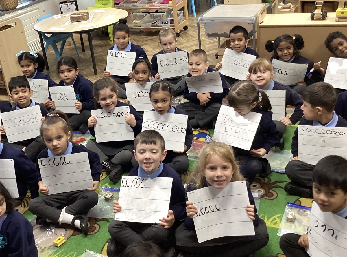 BPS_B23's tweet image. Showcasing our @letterjoin letters! #expectations  #wedo @atlp #EYFS